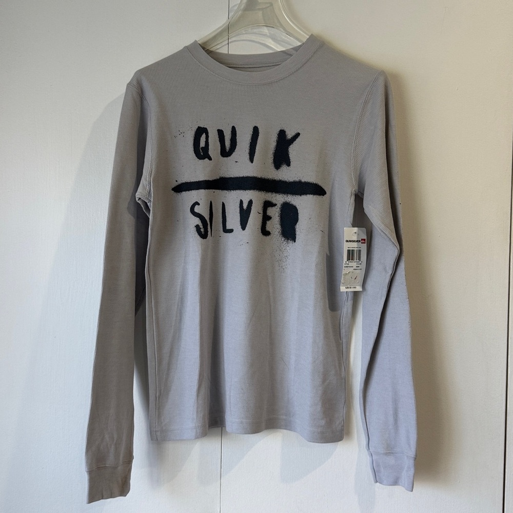 Quiksilver Light Gray waffle texture Graphic Long Sleeve Boys Sz L NWT